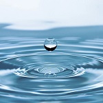 goutte d'eau dans l'ocean