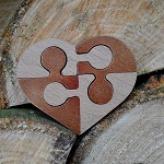 puzzle en bois en forme de coeur